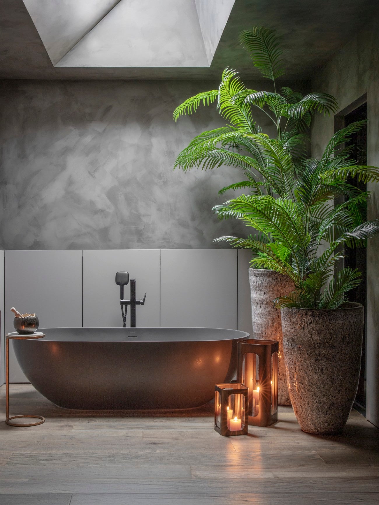 Thorpe Metal and Glass Hurricane Small 28cm